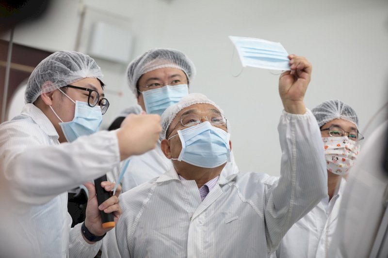 醫護、防疫人員優先施打疫苗 蘇揆聽由指揮中心安排