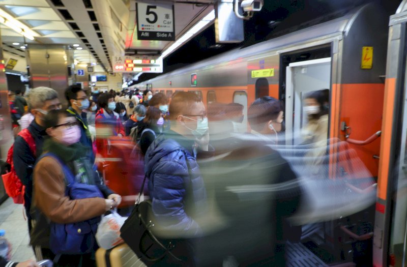 明年元旦3天連假 台鐵局加開班車疏運旅客