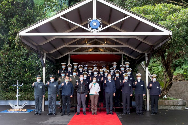 蔡總統慰勉海軍輪值官兵  感謝堅守崗位