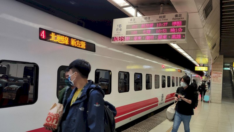 台鐵神秘422列車  樹林到左營另類環島藏驚喜