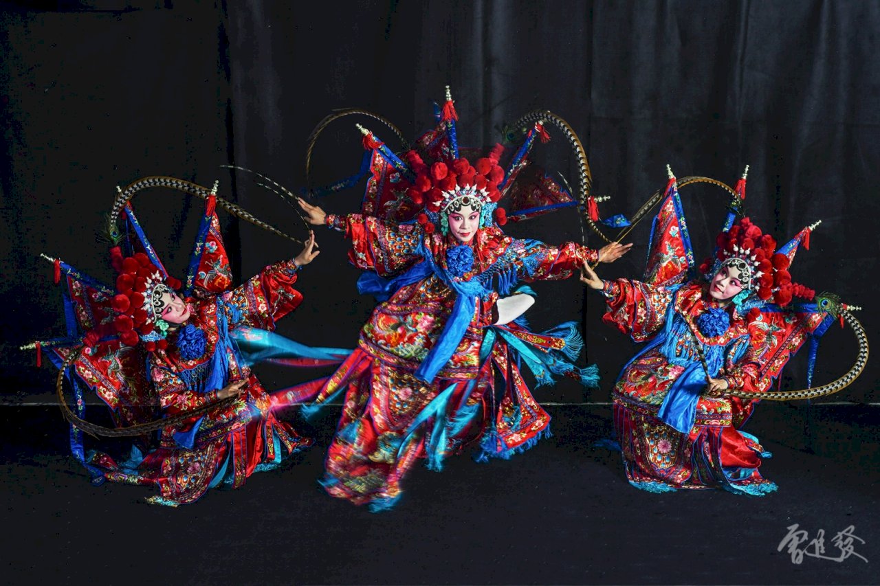 槍花出手樣樣行/余季柔
