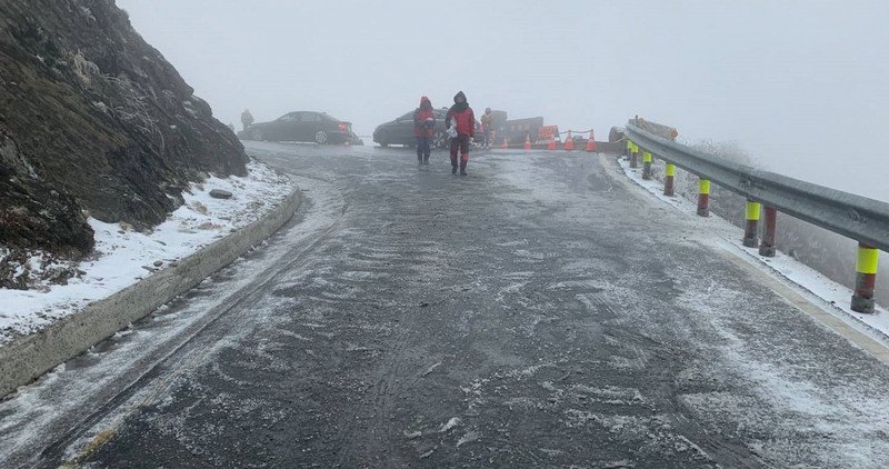 合歡山入冬首見冰霰  玉山降雪還要再等等