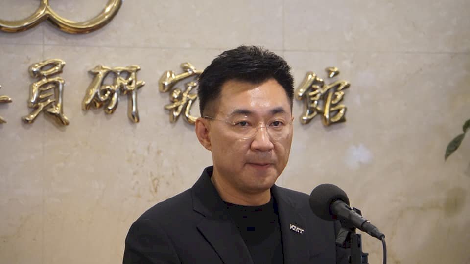 江啟臣宣布參選國民黨主席 朱立倫表肯定 張亞中質疑「王」在哪裡