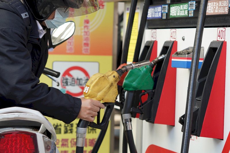 汽、柴油明各調漲0.8元及0.9元 中油啟動油價平穩雙機制