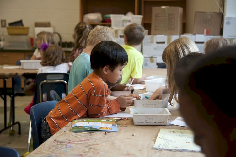 10%孩子有「社恐」 擔心出糗、被關注就焦慮