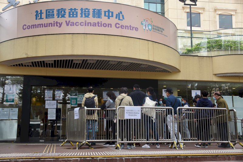 港人接種疫苗後死亡 負面效應顯現