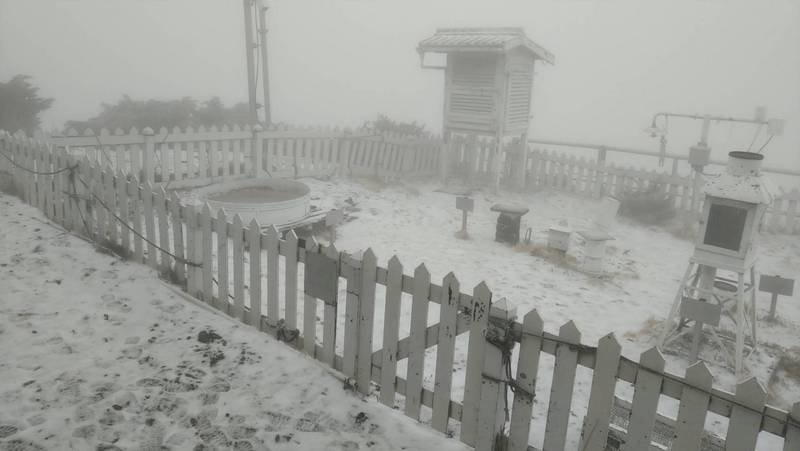 南方水氣通過 玉山飄雪了