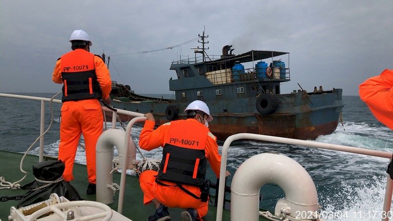 越界陸籍油補船 澎湖海巡查扣
