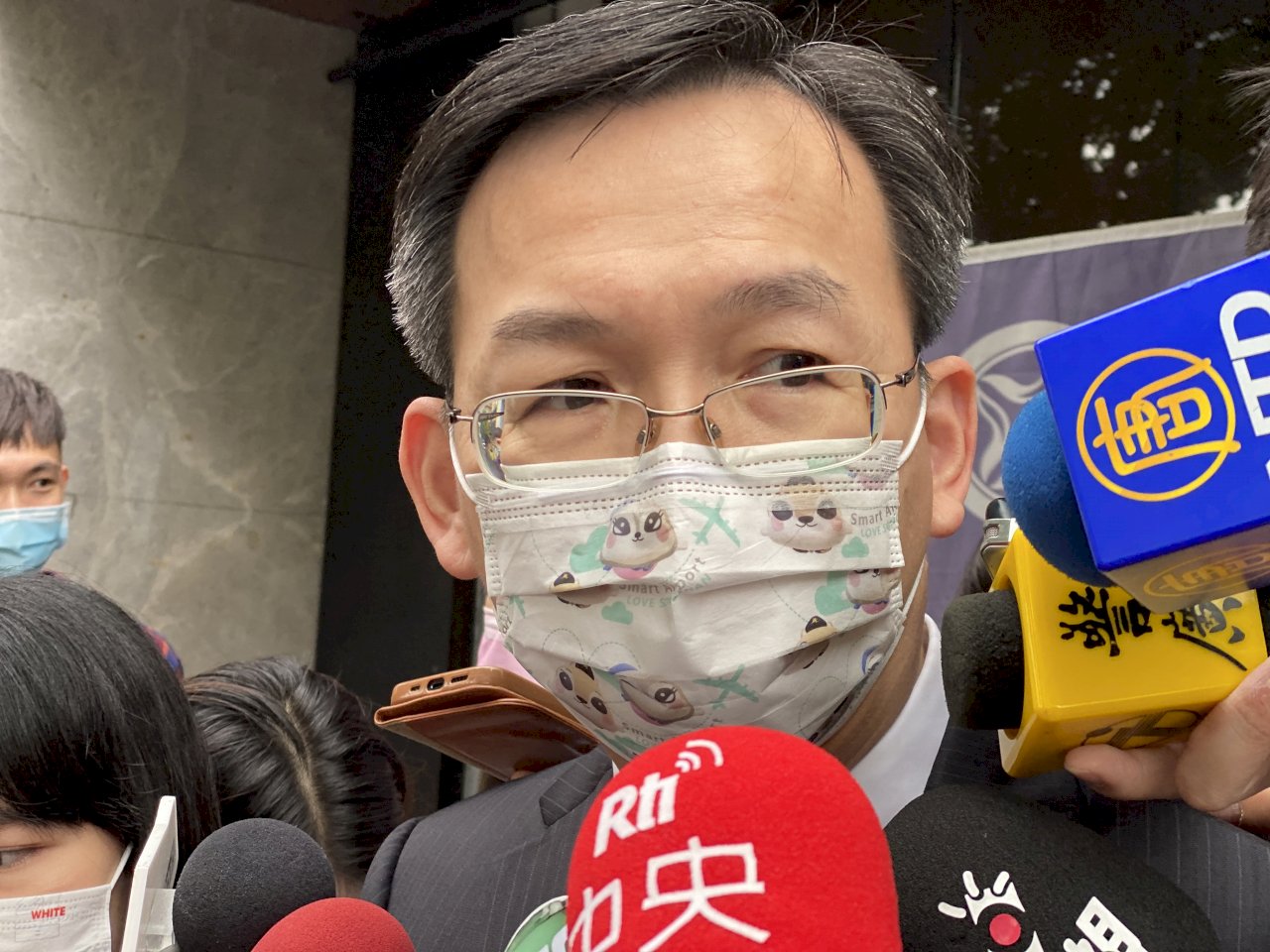持PCR陽性證明搭機飛廈門 林國顯：已要求立榮檢討改善