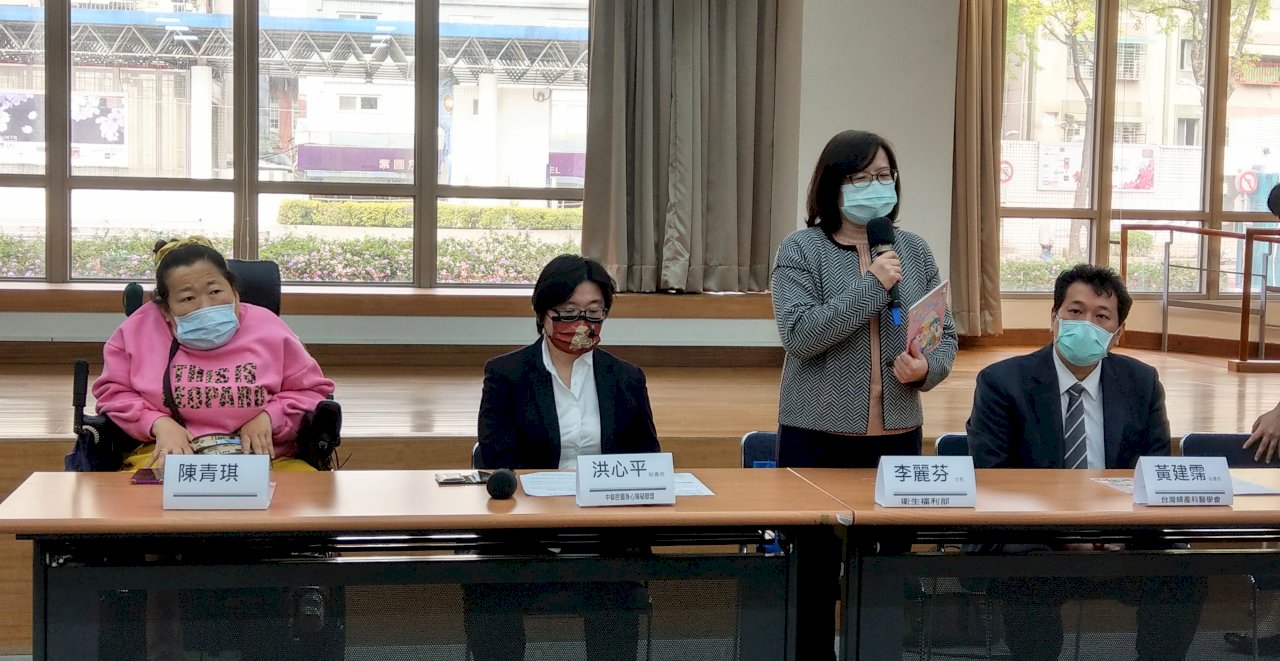 國內身障者逾7成育有子女 首本「身心障礙者懷孕手冊」出爐(影音)