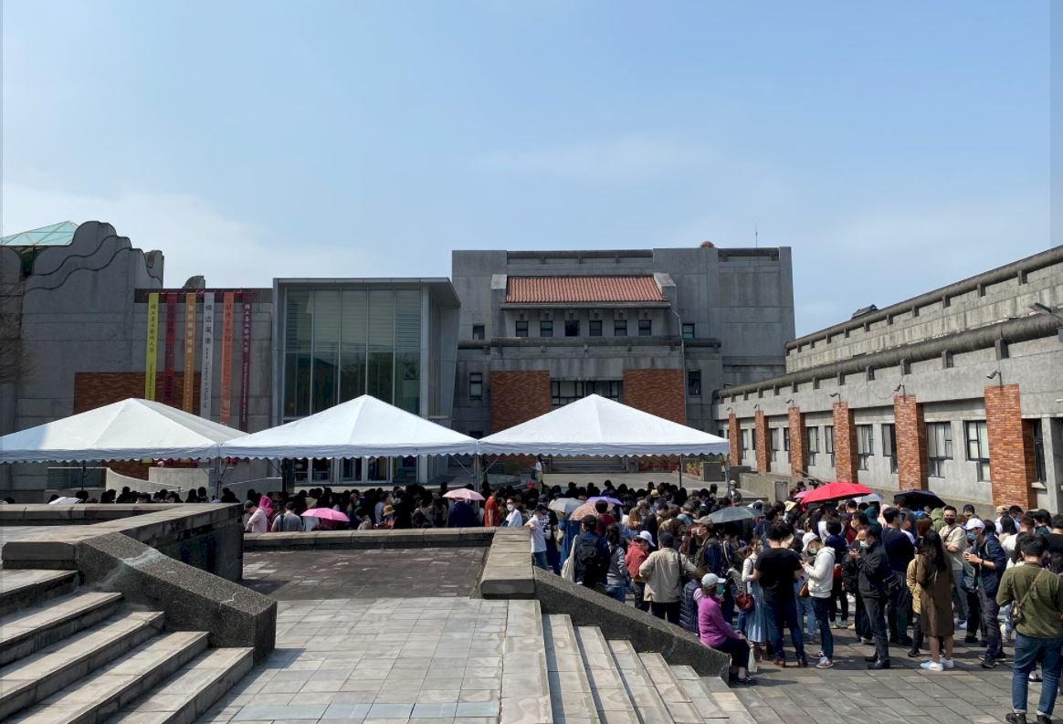 奈良美智展遇首個假日 改善動線估等候時間減少