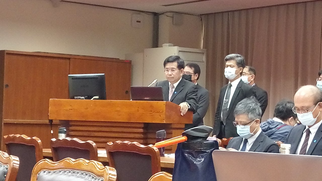 邁向雙語國家 教長：每年培育1500名師資 高中擴增實驗班