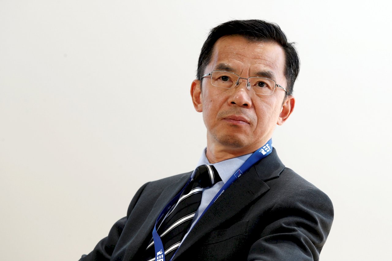 大使出言不遜事件 法中再交火