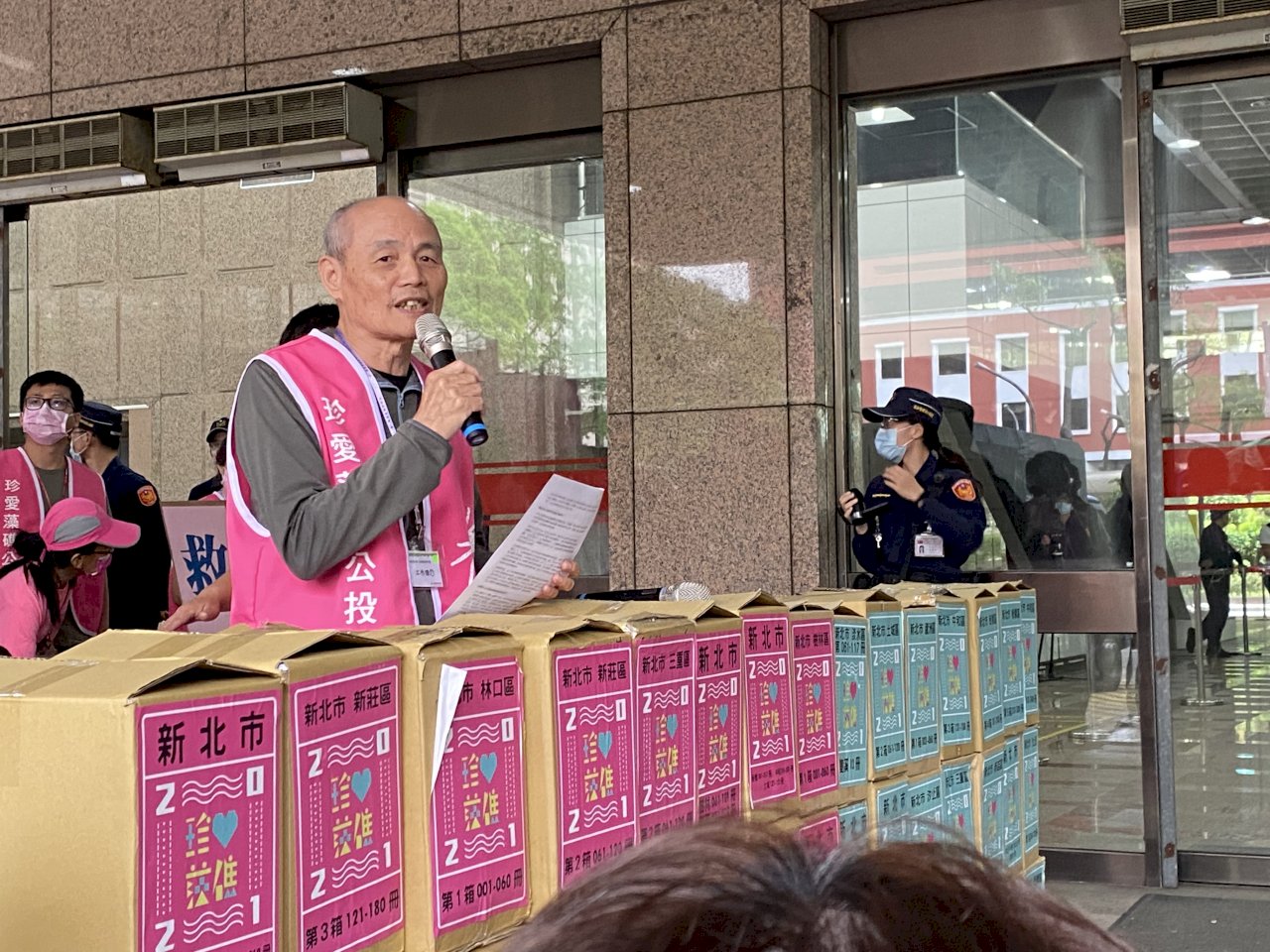 藻礁公投70萬連署書送達中選會 民團籲政府思考替代方案(影音)