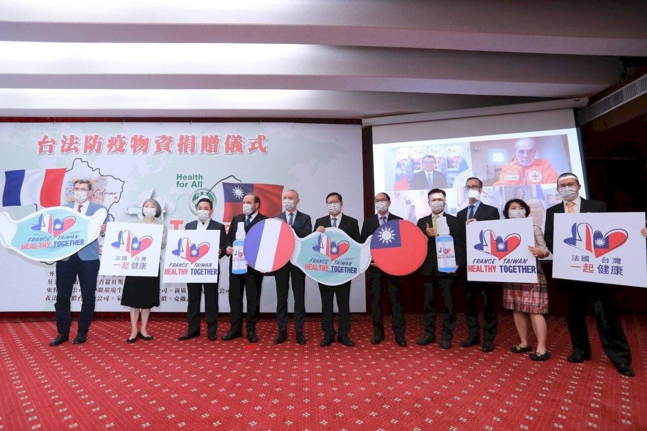台企贈法國防疫物資 外交部：台法友誼如鳳梨般香甜濃蜜
