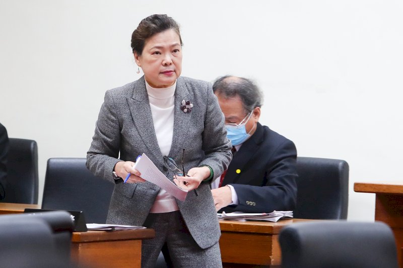 三接蓋不成只能靠中火增煤發電？ 經長笑容有深意