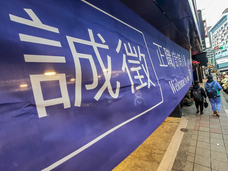 大學畢業起薪首破3萬元 人力銀行說是這兩股力量加持
