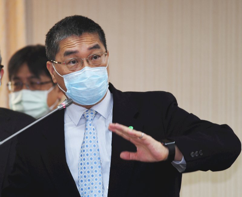 黑衣人丟蟑螂 徐國勇：絕不讓不法份子挑戰公權力