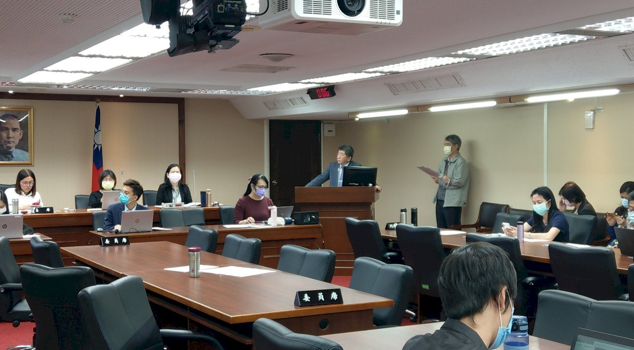 立委要求放寬人工生殖補助門檻 陳時中：3個月後提方案