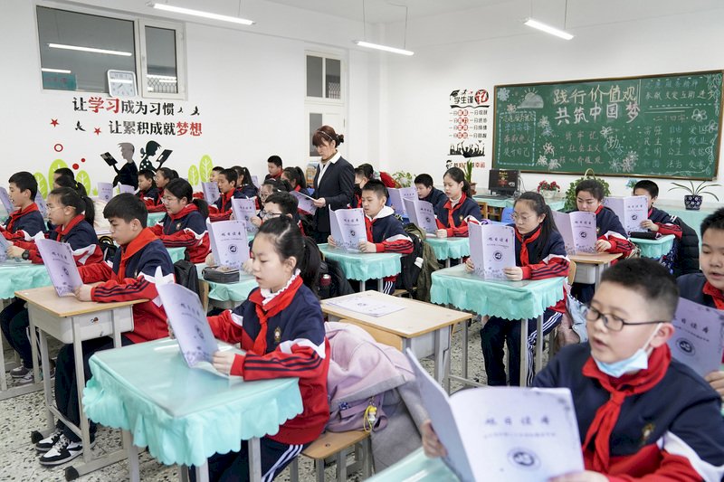 祖國的花朵難逃中共黨國教育摧殘 自入學起就被灌輸愚昧和奴化