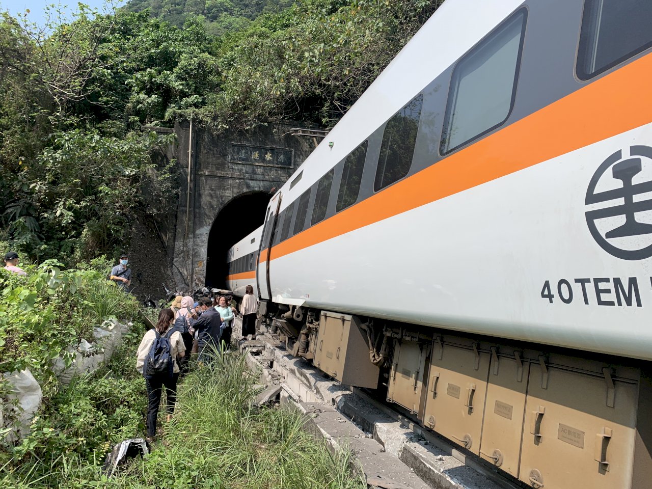 太魯閣號出軌/ 誤對屍塊開死亡證明 罹難數修正為50人