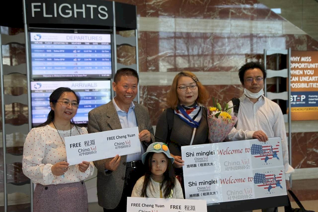 自由了！中國NGO人士程淵妻女 順利抵美
