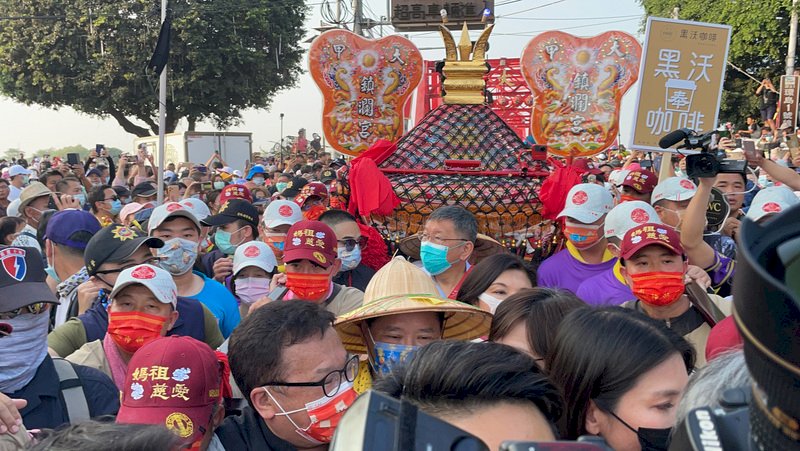 大甲媽祖晚間起駕 識別證發出10萬張
