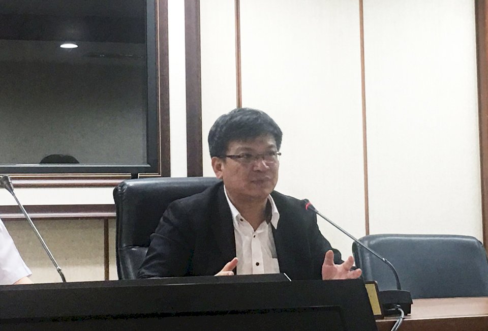 藍綠各提中火燃煤機組除役方案 經部一個前提下審慎研議