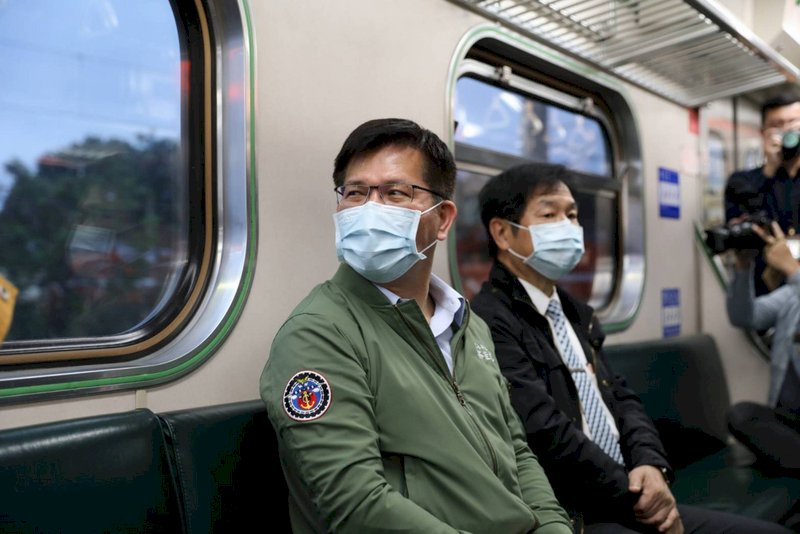 清水隧道東正線恢復通車 林佳龍親乘首班車：如釋重負(影音)