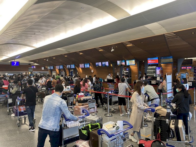 官民包機聯合疏運  滯台越南公民約剩一萬人
