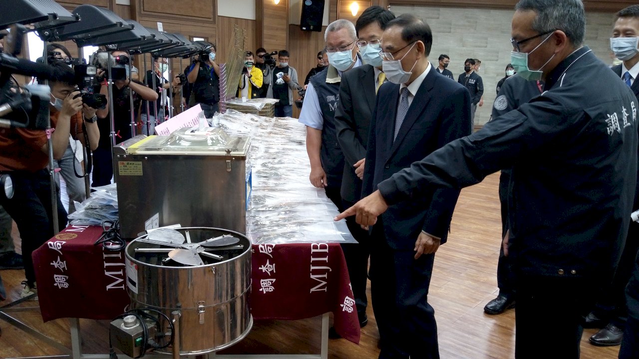 破我史上最大量大麻種植案 扣押1608株從清晨搬到晚上  (影音)