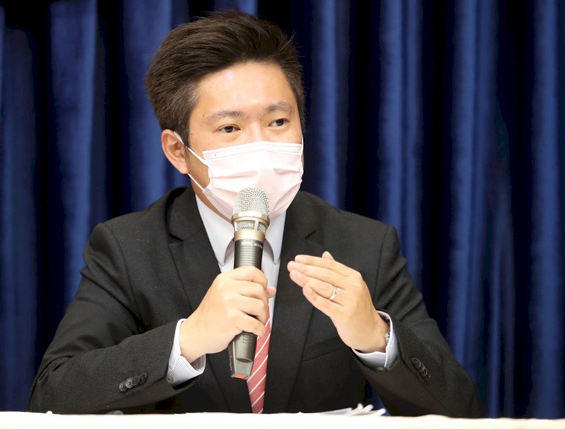 總統明視察藻礁與大潭電廠 說明護礁雙贏成果