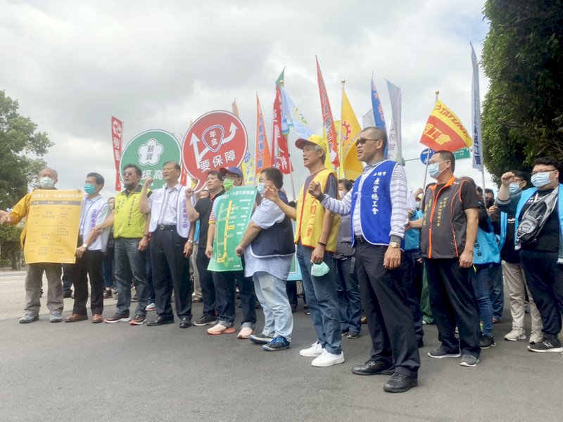 勞工大遊行登場 號召3000人上街頭