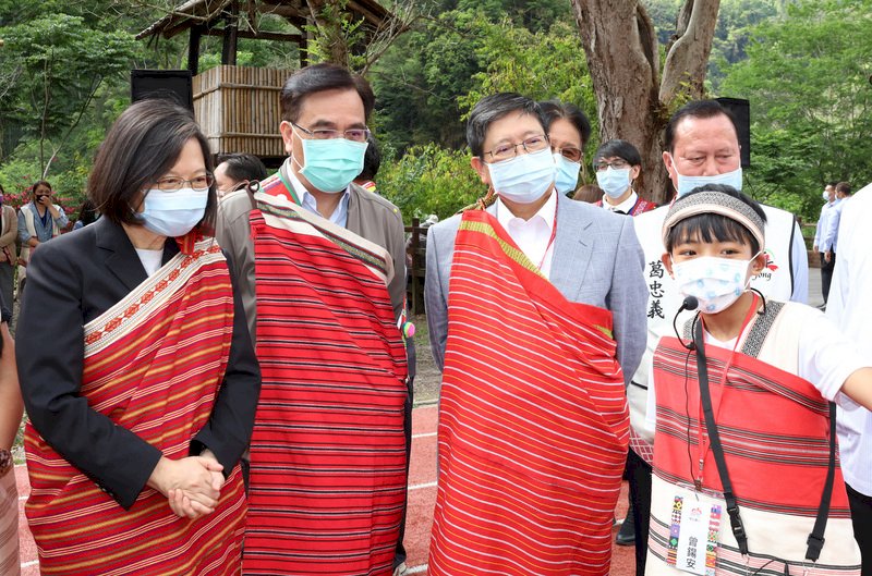 總統視察原民實驗學校桃山國小 肯定泰雅文化課程