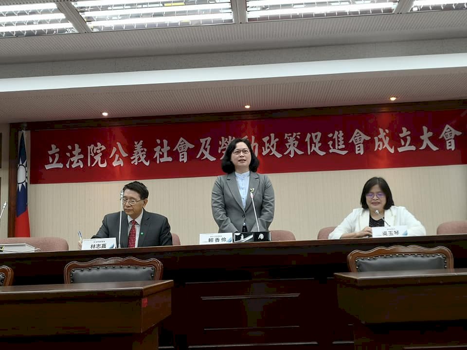 勞動節前夕 35位跨黨派立委組「公義會」倡議勞動權益政策