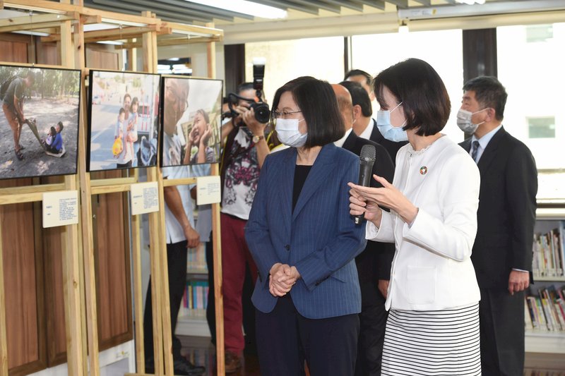 蔡總統：政府將持續當爸媽的神隊友 讓大家願婚、敢生、樂養
