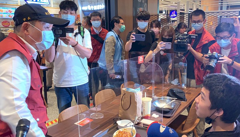 地方防疫作戰 新北明進行24小時大清消 高市研發實聯QR Code