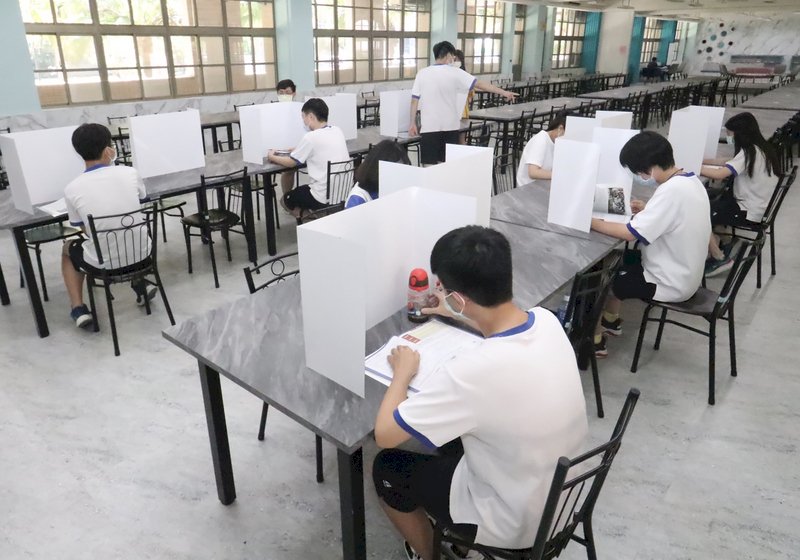國中會考下午3時開放看考場  發燒不能入校