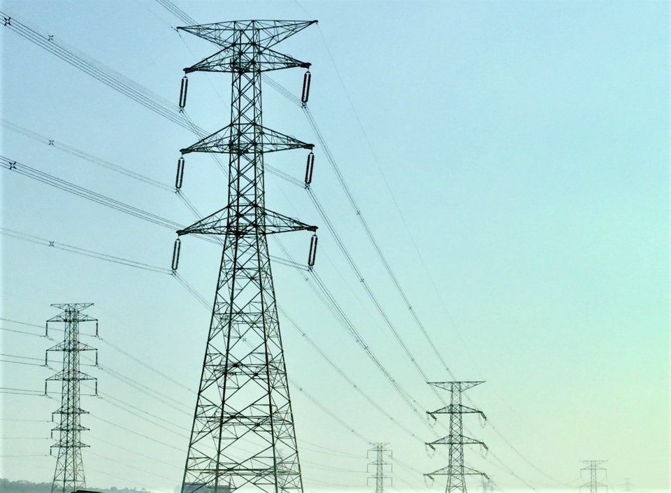 限電2次後今又亮供電黃燈 王美花一早坐鎮台電