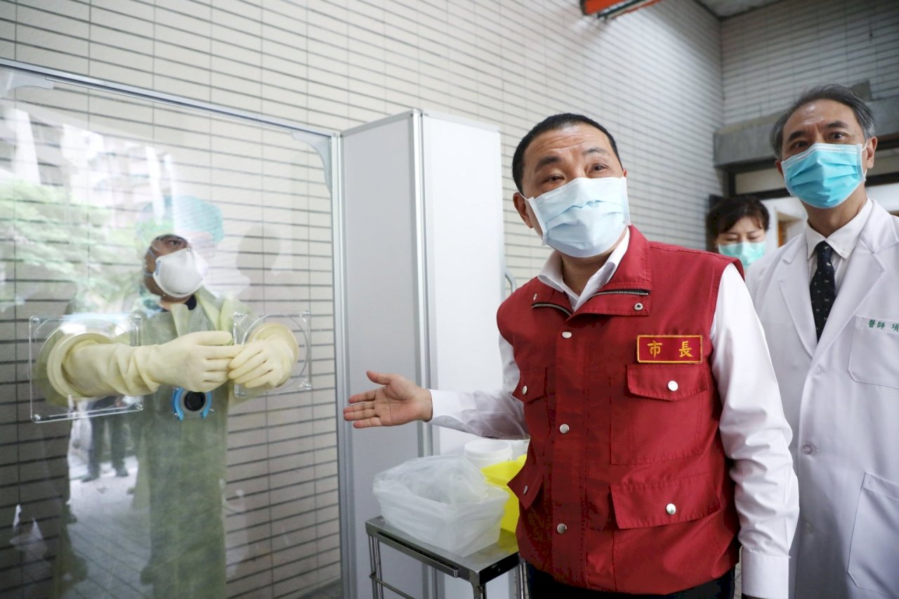 新北板橋社區快篩站啟用 200個號碼牌提前發完