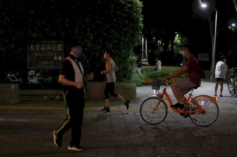 台灣疫情變了調！ 紐時：病毒變異 加上疫苗施打慢