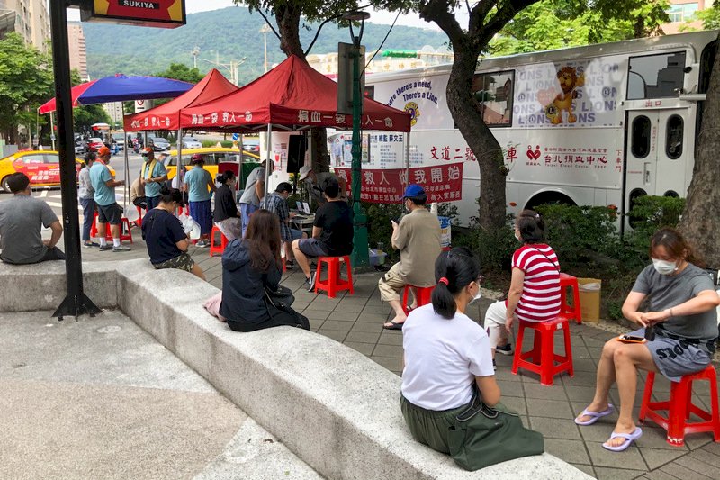醫院需求增血庫卻困窘  打AZ疫苗將免暫緩捐血