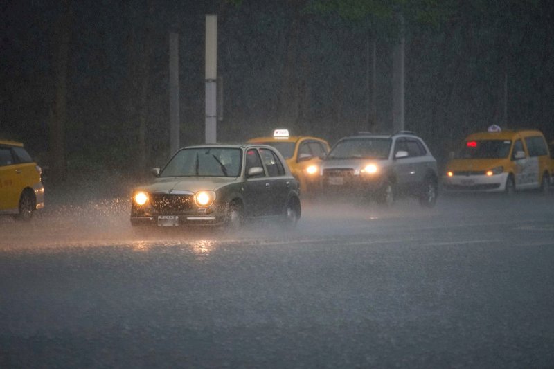今仍有機會發豪雨特報 中南部高溫燈號持續(影音)
