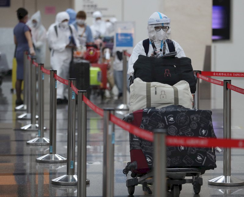 機場湧現逃難潮？ 林國顯：國內線大跌9成、國際線回溫5成