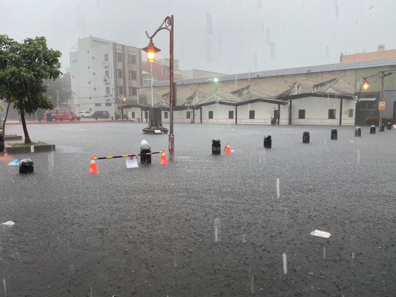 全台雨勢今天最猛！ 雷雨狂炸中台灣、彰化雨量已近200毫米