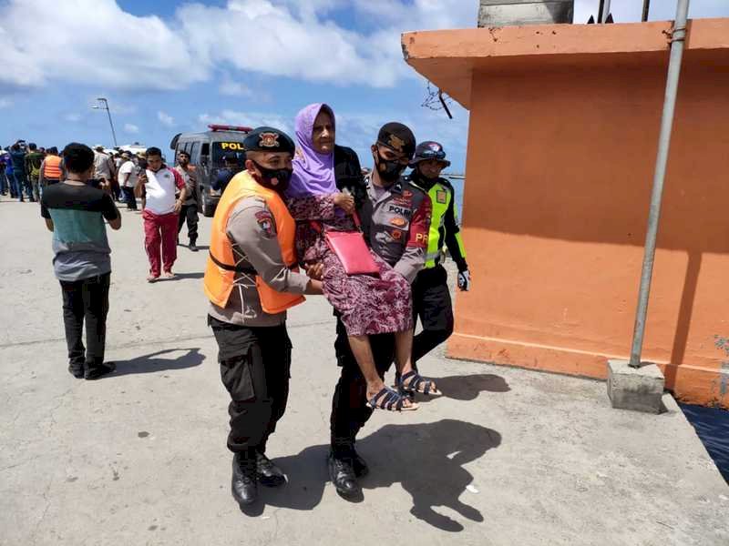 印尼渡輪海上起火 274人跳船獲救1人失蹤
