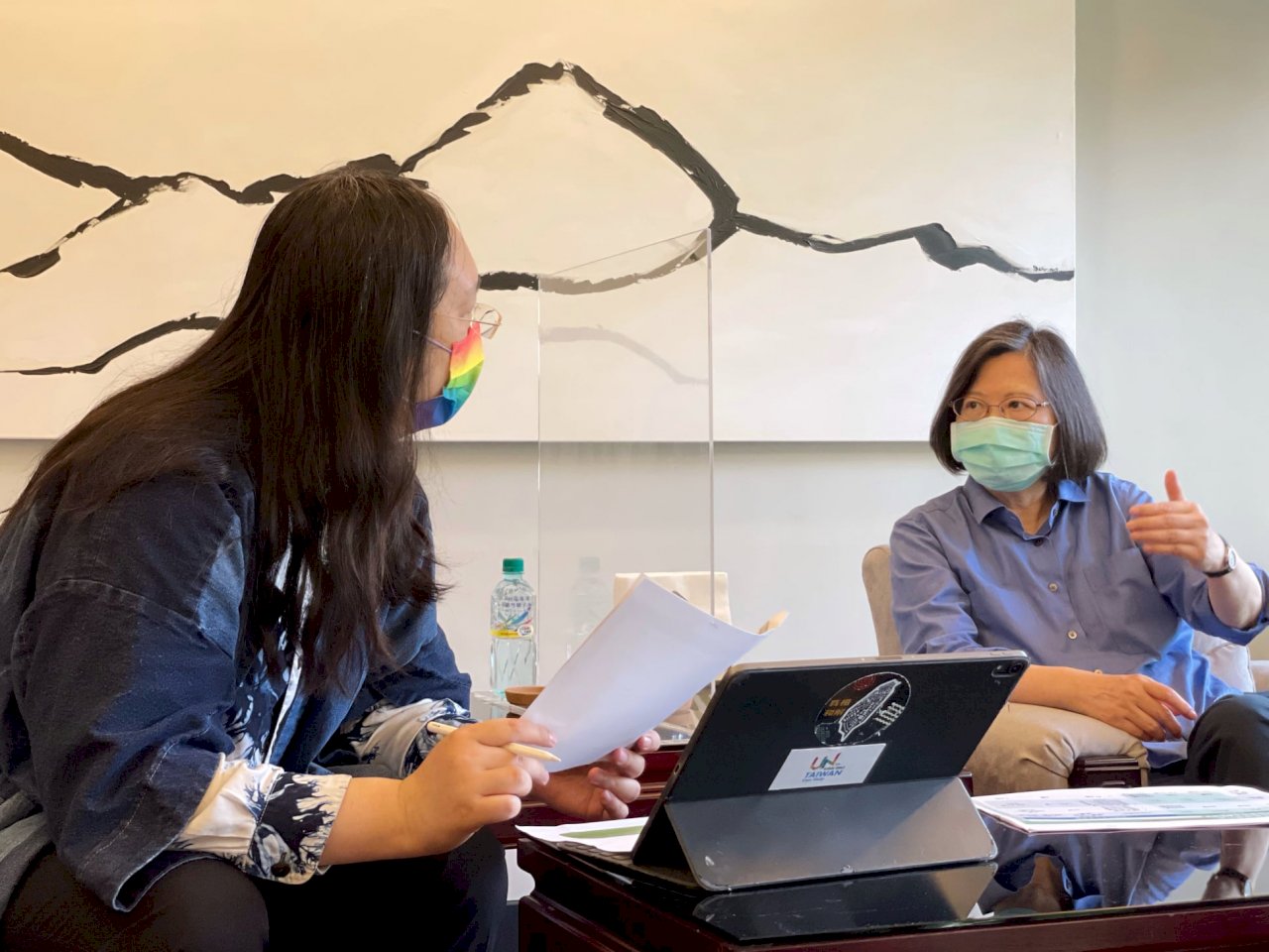疫苗施打預約系統測試中 唐鳳向蔡總統報告進度