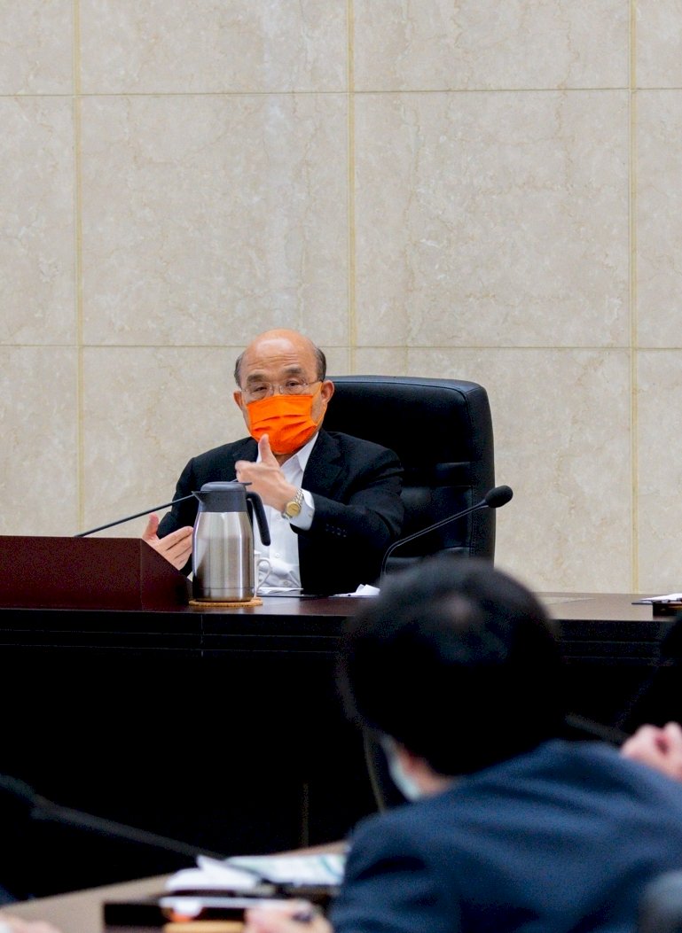 蘇揆：防疫視同作戰 全力照顧遭攻擊醫護和員警