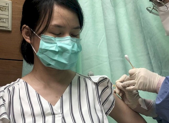 醫師：染疫重症風險高 癌友與孕婦都該打疫苗
