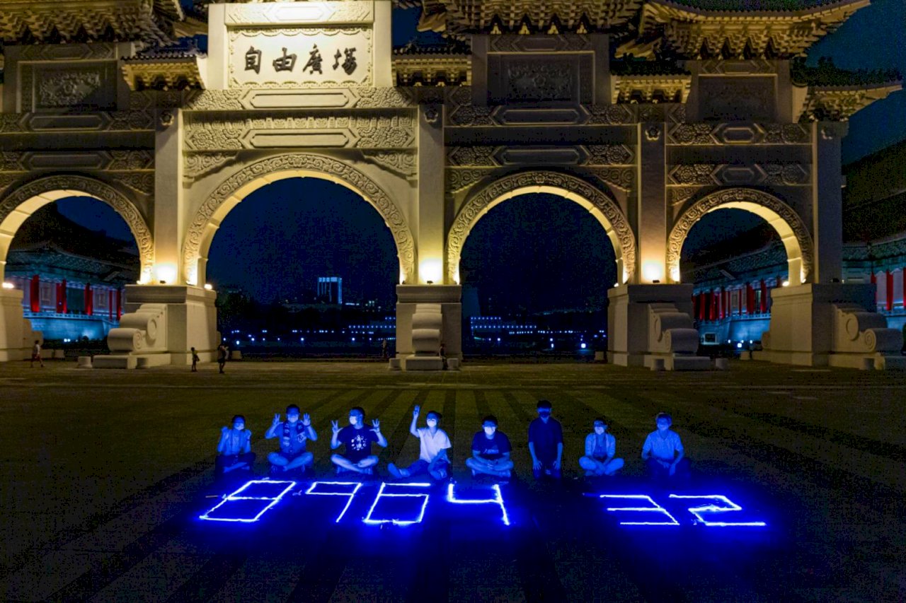 習近平說要努力塑造中國可信、可愛、可敬的形象、六四32週年中國禁忌依舊、中國允許生三孩；美國政策與兩岸關係